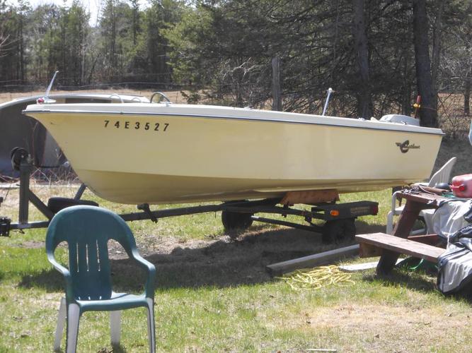 14 foot Crestliner fiberglass boat and trailer for sale