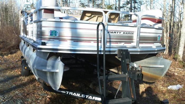 2001 Pontoon Boat- Suntracker-25HP Mercury, and trailer included