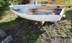 10.5' row boat with wooden oars
Good condition.
