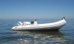 This 1997 18' Nautica is the perfect family boat for waterskiing, cruising around , fishing or a tender for larger boat. Handles very well in rough water, had it out in Lake Ontario in 6 foot seas many times. Powered by a 2 stroke, 115 HP Evinrude (424