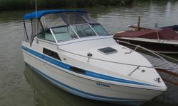 1988 PROWLER COOPER YACHTS POWERED BY A 4.3 LITRE MERCRUISER WITH AN ALPHA ONE OUTDRIVE, NEWER TRIM TABS,HANDLES GREAT IN ANY WATER CONDITIONS AND RUNS PERFECTLY SMOOTH,CRUISING SPEED 29-34 MPH, SLEEPS FOUR COMFORTABLY WITH PRIVATE STAND UP HEAD, FULL