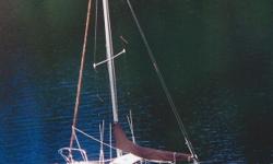 22' swing keel Catalina sailboat (1985) in very good condition, currently kept in Duncan, BC in dry storage.
Near-new 6HP, 4 stroke Suzuki outboard engine with internal and external tanks, used 20 hours. Runs on gas fuel.
Near-new Lee partial batten main