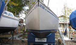 DRUM is a 1974 C&C 25, ideal for the novice or old salt wanting to downsize.
Equipped with a 12 h.p. electric start Nissan 4-stroke outboard. Includes a two-year-old deep cell battery, depth sounder, compass, hand-held compass, and Standard Horizon Matrix