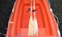 High visiable safety orange polyethylene mouded dinghy ,rowboat
a tender for to and from shore
comes with 6' oars and oarlocks
shallow draft
hull sealed watertight compartment
235 capacity / 147 kgs
length 7' or 216 cms
width 40" or 100 cms
depth 16" or
