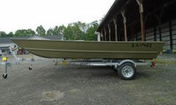 If you're serious about buying a Jon boat, take a serious look at Lund. Lund Jon boats are easy to store, easy to maintain, and with functional and durable hull design, your Lund Jon boat will take you to areas other boats can't reach.
1040 Jon
LENGTH: