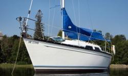 The Mirage 25 is a good looking boat that is a BIG 25 footer. There's probably no other 25 footer on the market with such a large, wide open, and bright main cabin. It has 5' 11" of standing headroom and sleeps 5 people. The fully enclosed head (toilet)